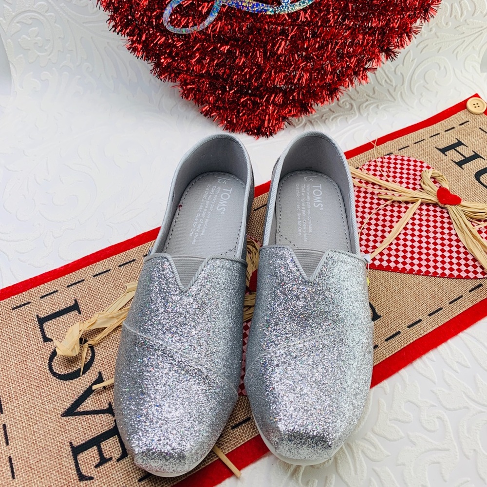 Toms youth size 3 silver iridescent glimmer
